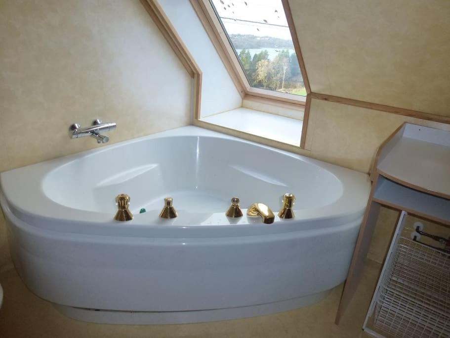 Topfloor Apartment Separate Entranc Nice View Stord Fitjar المظهر الخارجي الصورة
